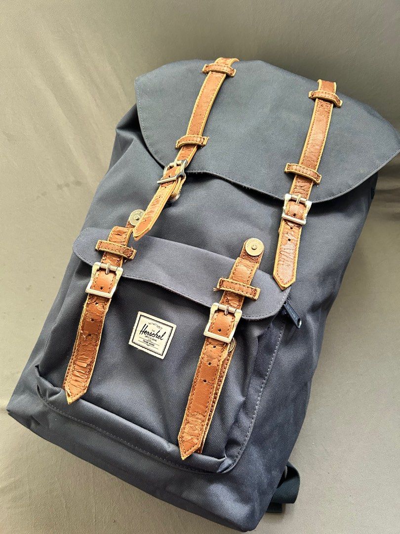 Herschel backpack (Category: Backpacks) located in Mandaluyong City. Submitted by dessaint (Listing ID 1363615452, Image 1). Description: .