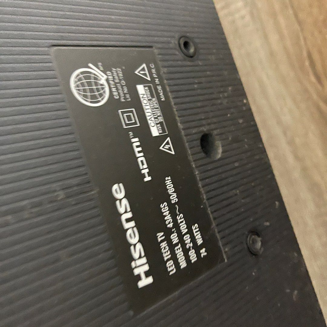 Hisense Smart TV 43” With Issue in LCD (Category: TV) located in Caloocan City. Submitted by earthissoft (Listing ID 1363564038, Image 3). Description: For Sale Hisense Smart TV 43” With Issue in LCD.
