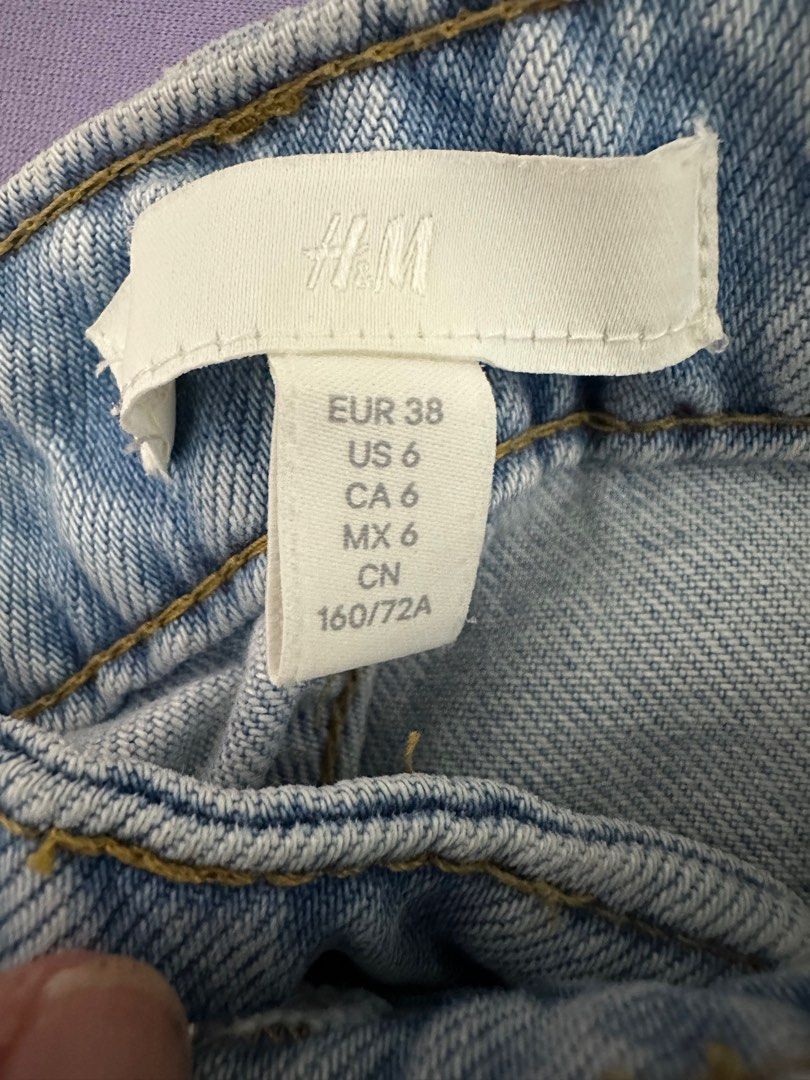 H&M Light Washed Jeans (Category: Jeans) located in Antipolo. Submitted by soshops (Listing ID 1363659085, Image 3). Description: fits 5’4 girls height.