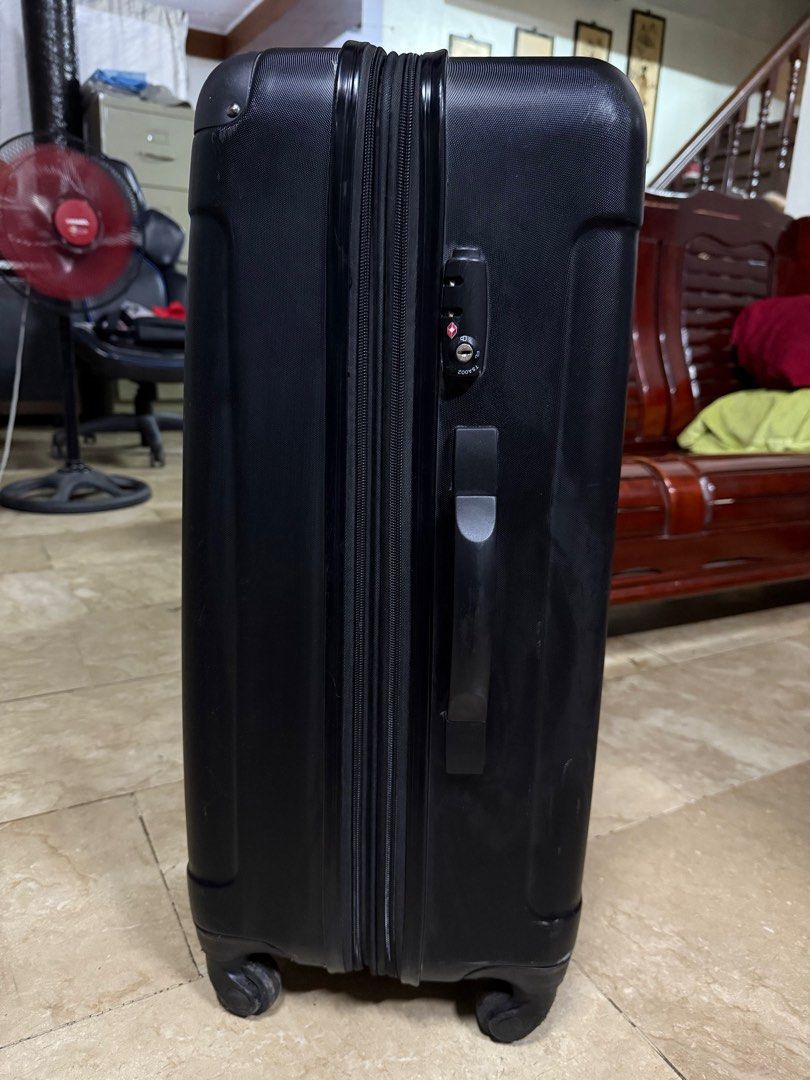 Legend Walker Luggage (Category: Luggage) located in Quezon City. Submitted by elleshops (Listing ID 1363667853, Image 2). Description: Size: 18 x 27 x 10 Brand: legend walker Please manage your expectations as this is preloved, WITH KEY Location: Novaliches Sauyo.