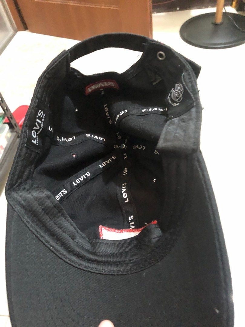 Levi’s Black Cap (Category: Caps & Hats) located in Cavite. Submitted by makeitdrippy (Listing ID 1363613495, Image 3). Description: Levi’s Black Cap Free Size Good Condition No issue Details on slides ~ 🧾 MOP: GCash 🚚 Courier: J&T or Lalamove 📍 Location: BACOOR, CAVITE.