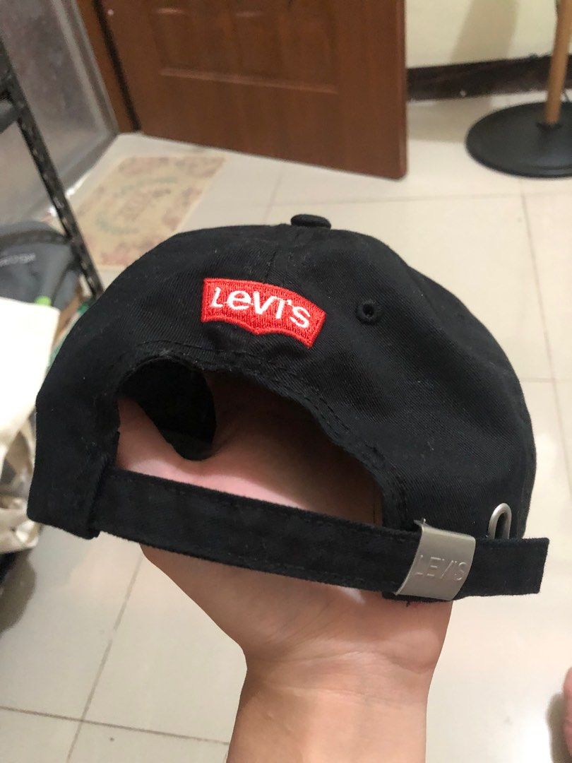 Levi’s Black Cap (Category: Caps & Hats) located in Cavite. Submitted by makeitdrippy (Listing ID 1363613495, Image 2). Description: Levi’s Black Cap Free Size Good Condition No issue Details on slides ~ 🧾 MOP: GCash 🚚 Courier: J&T or Lalamove 📍 Location: BACOOR, CAVITE.