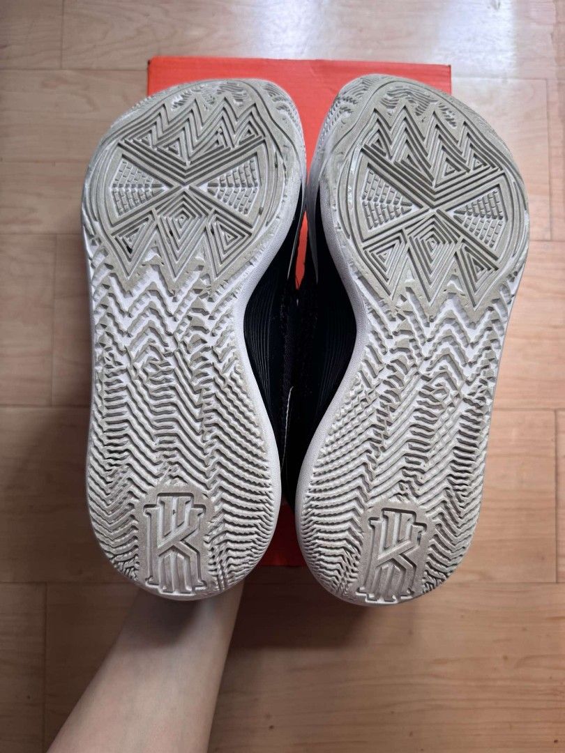 Nike Kyrie Flytrap Vi (Category: Sneakers) located in Pasig City. Submitted by mariaspreloved (Listing ID 1363594638, Image 3). Description: .