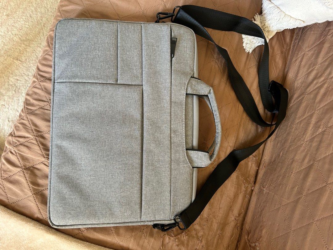 Preloved Kawes Laptop Bag 14.1” (Category: Laptop Bags & Sleeves) located in Bacolod City. Submitted by maeannabe04263 (Listing ID 1363543614, Image 3). Description: Preloved Laptop Bag 14.1” good for Macbook Pro Dimensions: Outside: 38*27*3 cm Inside:36.5*25.5*2.5 cm.