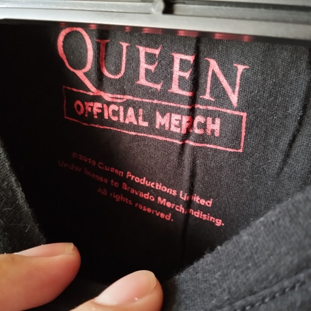 QUEEN Band Shirt (Category: Shirts) located in Caloocan City. Submitted by uncle_void (Listing ID 1363622476, Image 2). Description: W - 17 L - 23.