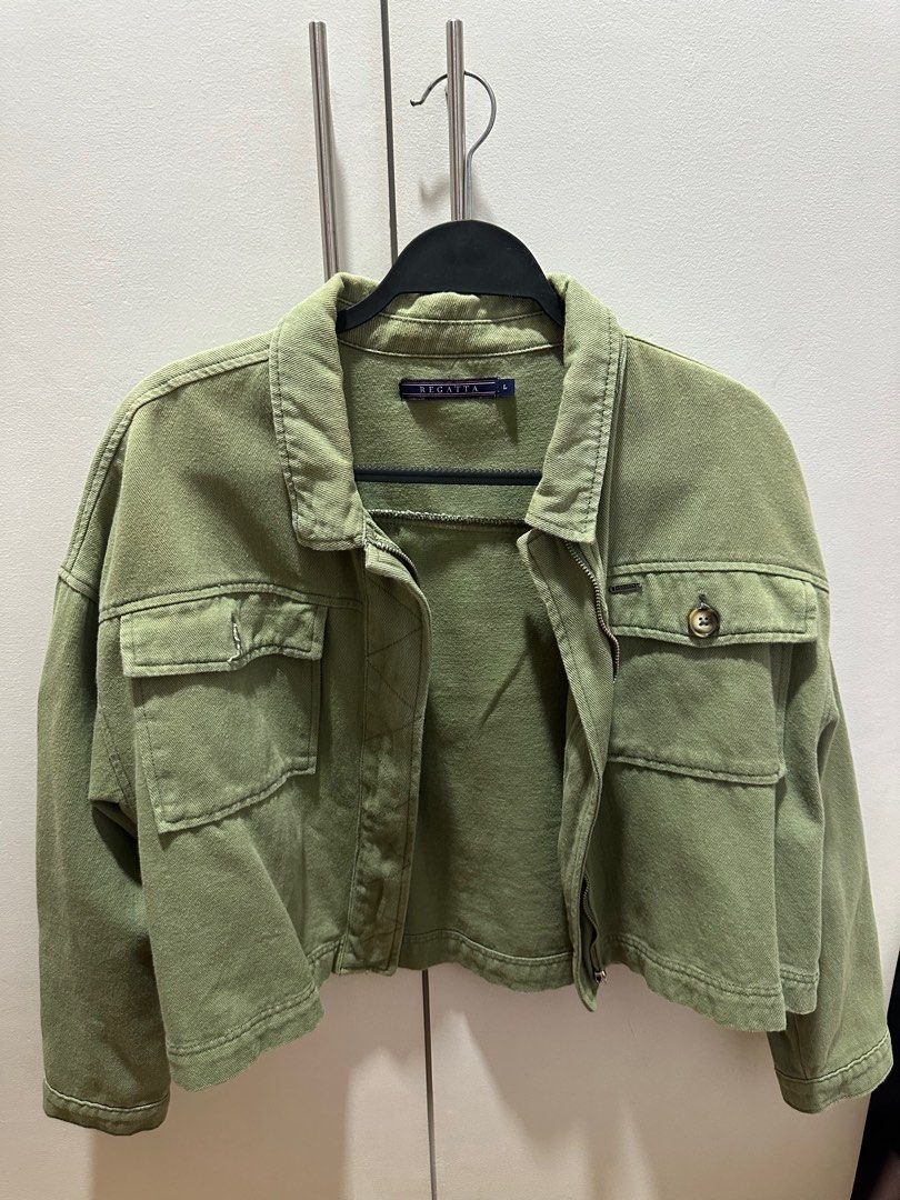 Regatta Women Green Jacket (Category: Coats, Jackets and Outerwear) located in Antipolo. Submitted by soshops (Listing ID 1363639902, Image 1). Description: .