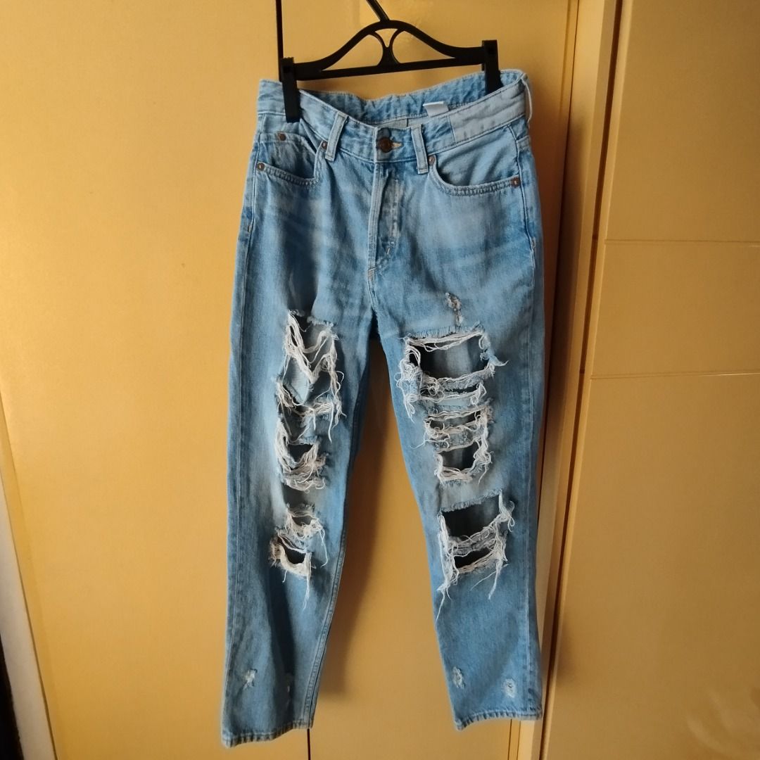 Ripped Jeans (Boyfriend & Denim) (Category: Jeans) located in Caloocan City. Submitted by uncle_void (Listing ID 1363618087, Image 1). Description: Waist - 28 Length - 36 Blue Jean, Ripped Jeans, H&M.