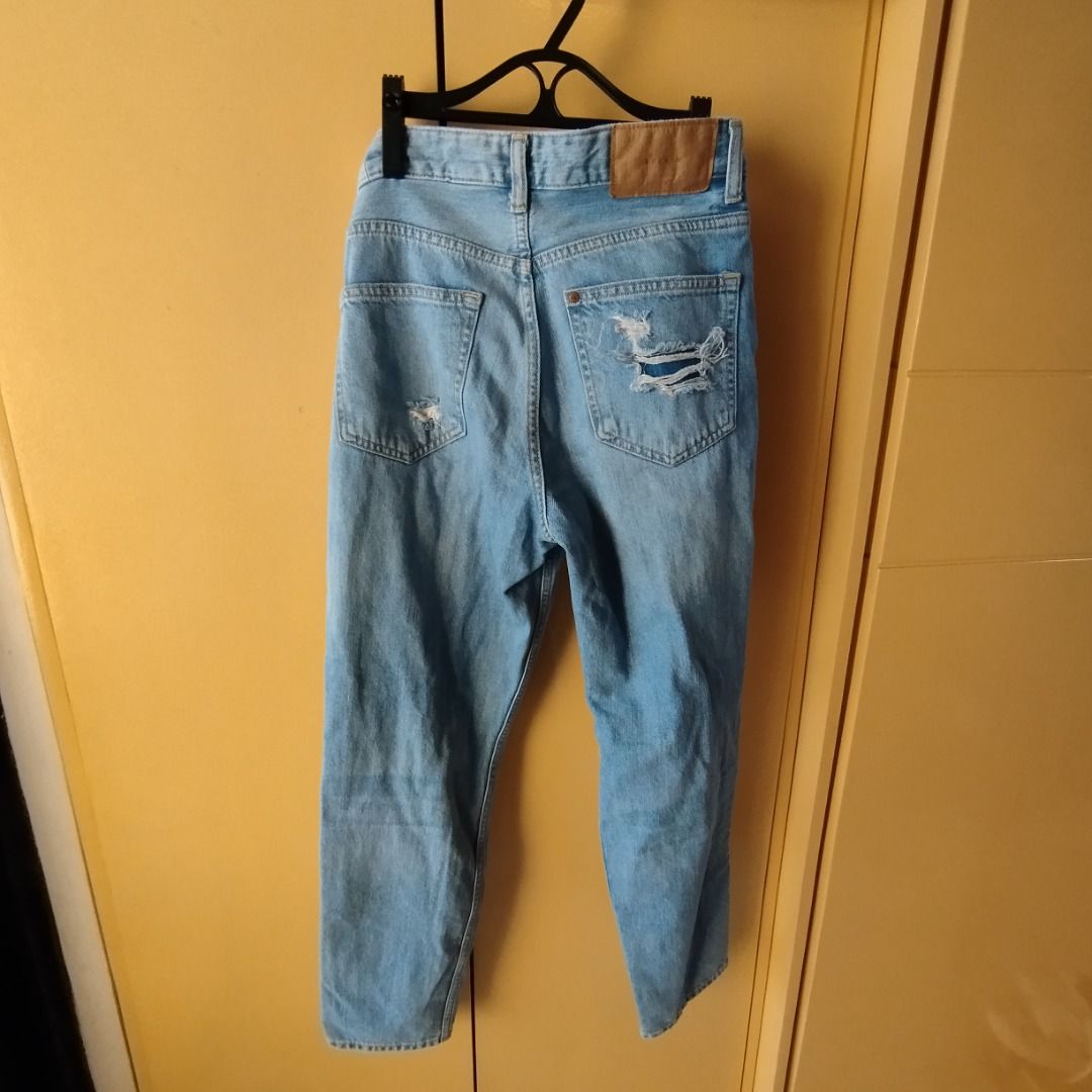 Ripped Jeans (Boyfriend & Denim) (Category: Jeans) located in Caloocan City. Submitted by uncle_void (Listing ID 1363618087, Image 3). Description: Waist - 28 Length - 36 Blue Jean, Ripped Jeans, H&M.
