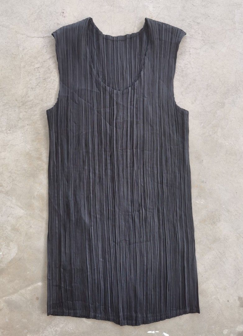 Rush sale mura lang (Category: Sleeveless) located in Davao. Submitted by dmp1993 (Listing ID 1363587763, Image 1). Description: Excellent condition no issue.
