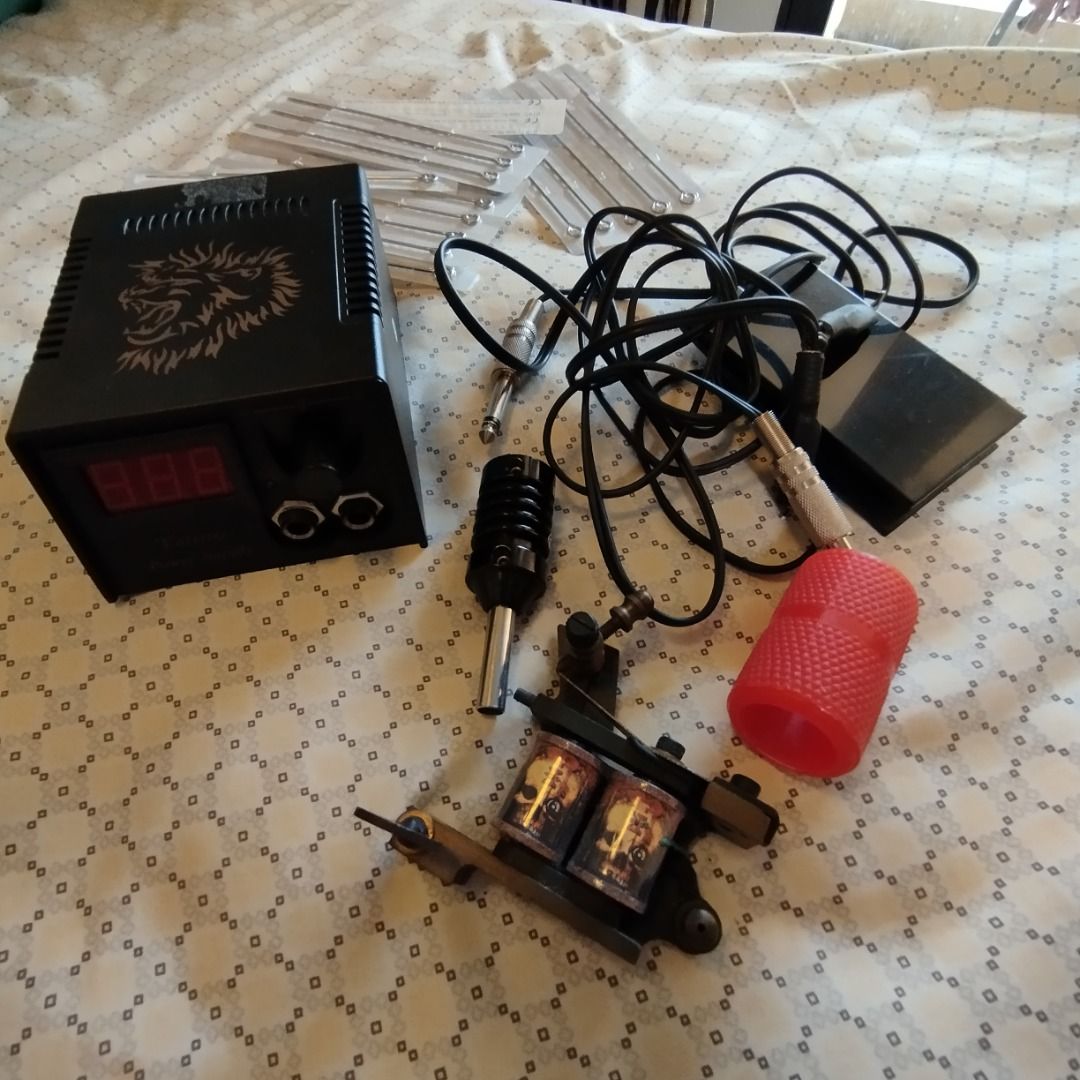 TATTOO MACHINE set (Category: Medical Supplies & Tools) located in Caloocan City. Submitted by uncle_void (Listing ID 1363623454, Image 1). Description: RFS: Decluttering. Just used for practicing..