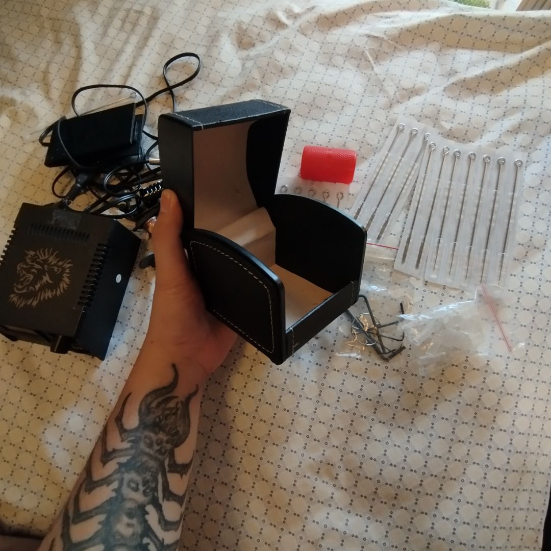 TATTOO MACHINE set (Category: Medical Supplies & Tools) located in Caloocan City. Submitted by uncle_void (Listing ID 1363623454, Image 3). Description: RFS: Decluttering. Just used for practicing..