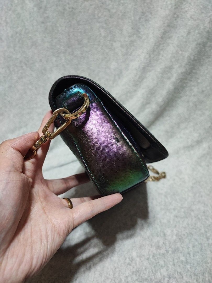 Tory Burch small chain bag (Category: Luxury Bags & Wallets) located in Baguio. Submitted by ozara.06 (Listing ID 1363682591, Image 3). Description: Tory Burch small chain sling bag Kayo na magpaganda Kasya long wallet 700.
