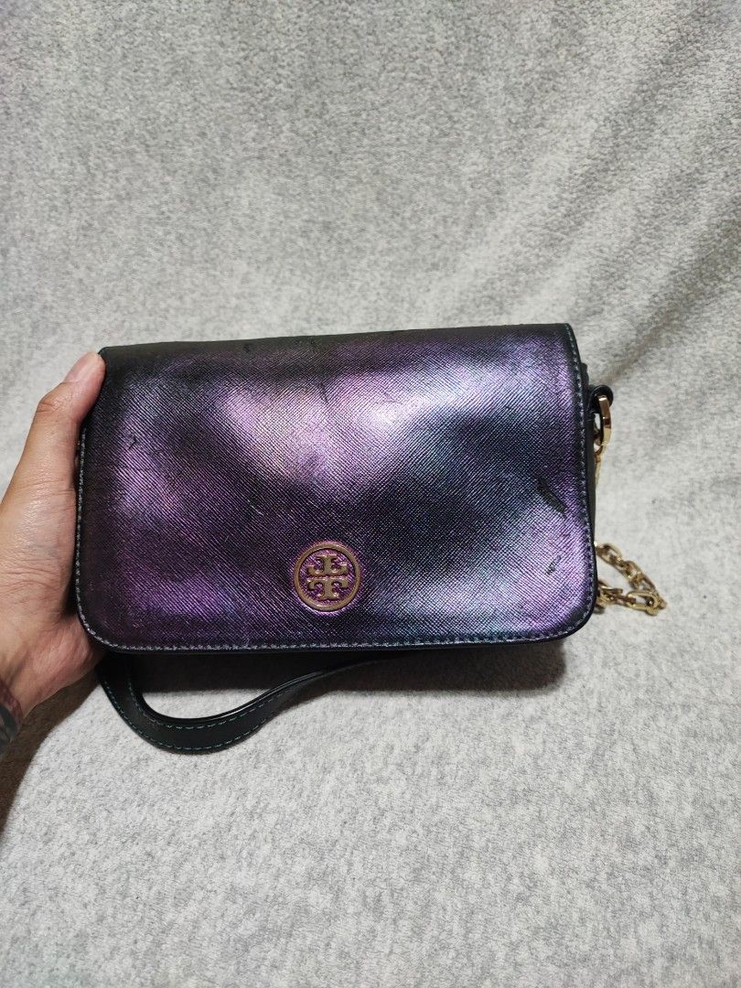 Tory Burch small chain bag (Category: Luxury Bags & Wallets) located in Baguio. Submitted by ozara.06 (Listing ID 1363682591, Image 2). Description: Tory Burch small chain sling bag Kayo na magpaganda Kasya long wallet 700.