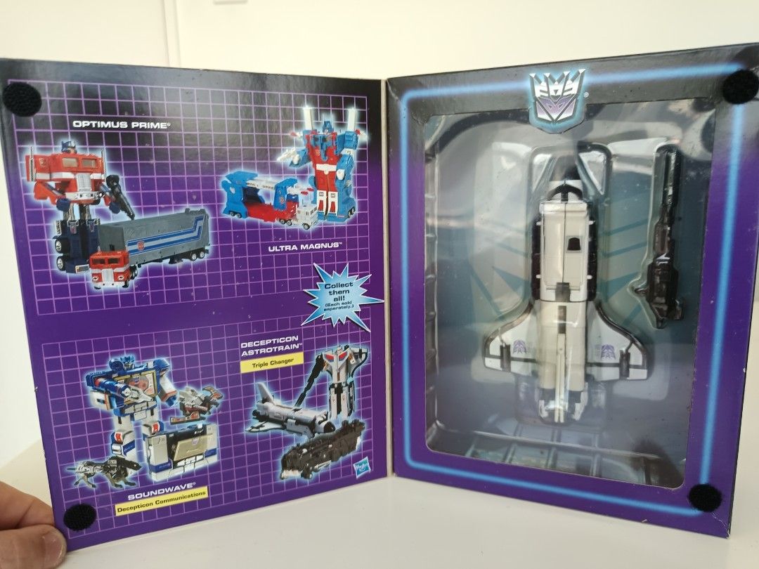 Transformers (Category: Toy Figures) located in Singapore. Submitted by vcccf (Listing ID 1363568178, Image 2). Description: bought 10yrs ago .brand new. Nv took out before . self collect only 569880..