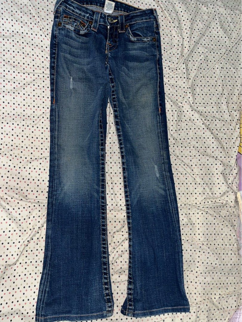 True Religion Gradient Distressed style pants (Category: Jeans) located in Iloilo. Submitted by edensgrave (Listing ID 1363644594, Image 2). Description: - color may vary due to cam and lighting -distressed style (4th pic) - flaw: blue discoloration sa parang patch tag (see last pic, di siya halata that much).
