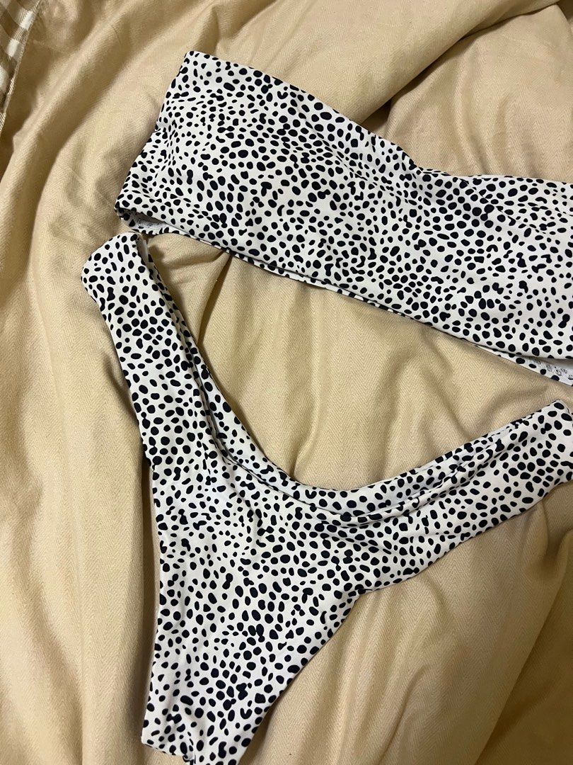 TWO PIECE SWIMSUIT (Category: Bikinis & Swimsuits) located in Santo Tomas. Submitted by shellsea_declutterz (Listing ID 1363659780, Image 1). Description: size xs - m used once in perfect condition rfs: decluttering .