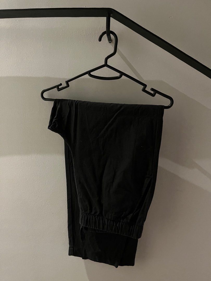 Uniqlo pants (Category: Other Bottoms) located in Quezon City. Submitted by mayef (Listing ID 1363658795, Image 1). Description: .