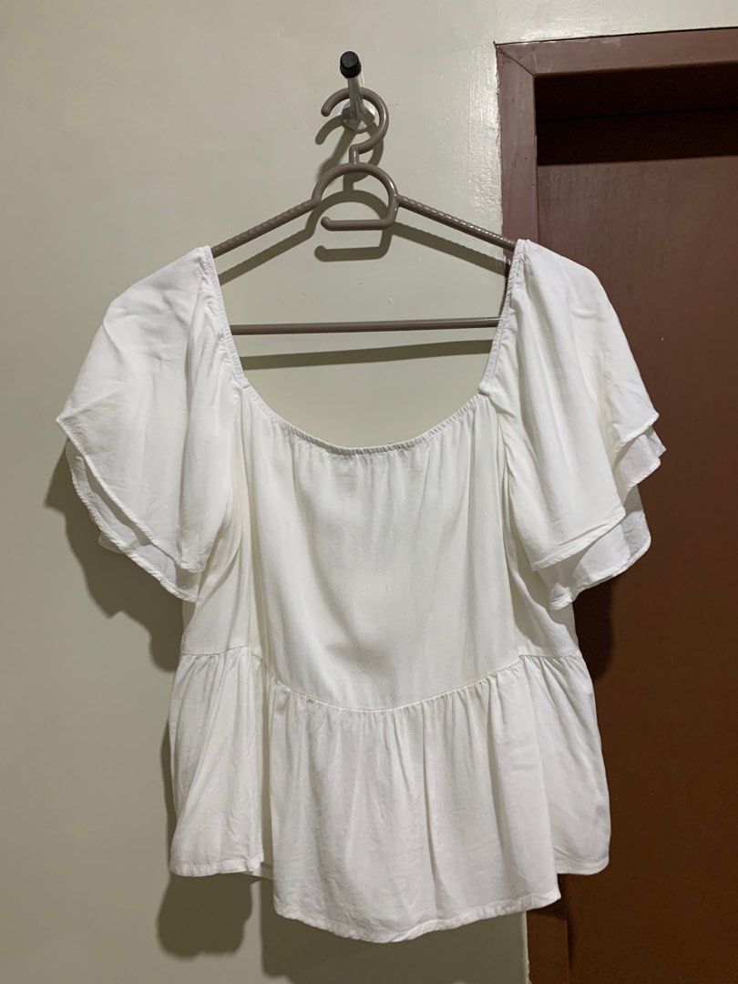 White Tie Front Blouse (Category: Blouses) located in Iloilo. Submitted by lex.declutters (Listing ID 1363668000, Image 2). Description: still in good condition 👚 medium on the tag but can fit my L-XL frame (tight on the bust area though) RFS: decluttering .