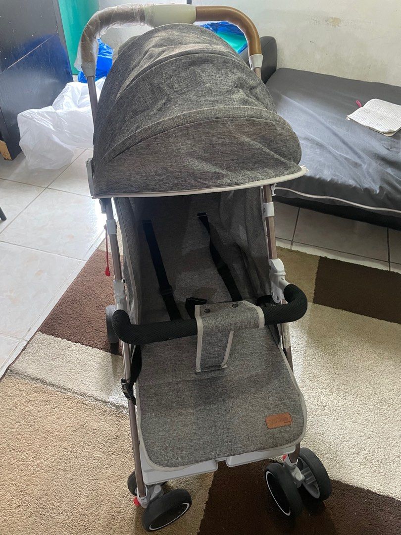YOOBOO STROLLERS (Category: Carriers & Slings) located in Manila. Submitted by littlefindsph__ (Listing ID 1363590014, Image 2). Description: With flaws indicated in the picture. Negotiable .