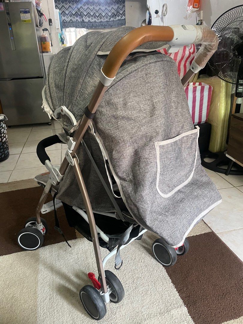 YOOBOO STROLLERS (Category: Carriers & Slings) located in Manila. Submitted by littlefindsph__ (Listing ID 1363590014, Image 3). Description: With flaws indicated in the picture. Negotiable .