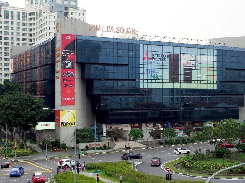 1 Rochor Canal Road Sim Lim Square628638359997461120