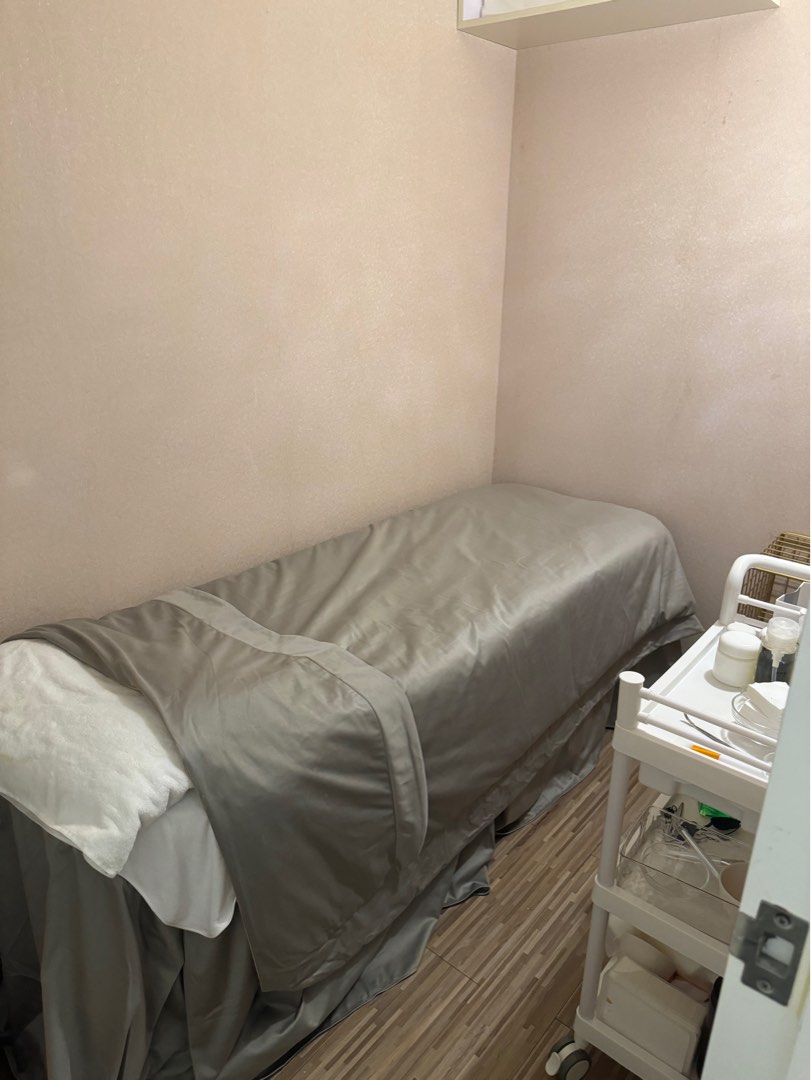 Prime beauty salon space available for sublease, 1 minute from the subway station. (Open to connecting with eyelash technicians or permanent makeup artists for client referrals and commission sharing.)634384620785951129