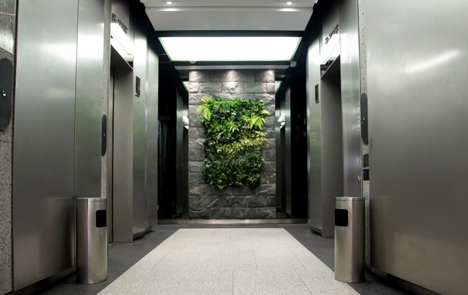 Prime beauty salon space available for sublease, 1 minute from the subway station. (Open to connecting with eyelash technicians or permanent makeup artists for client referrals and commission sharing.)63438462078595111
