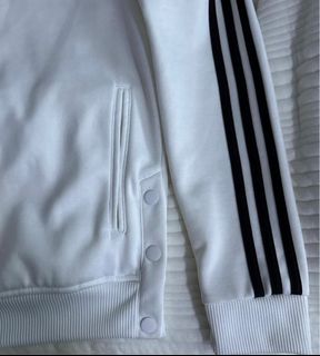 (Category: ) located in . Submitted by closet.kia (Listing ID 1363723921, Image 1). Description: .