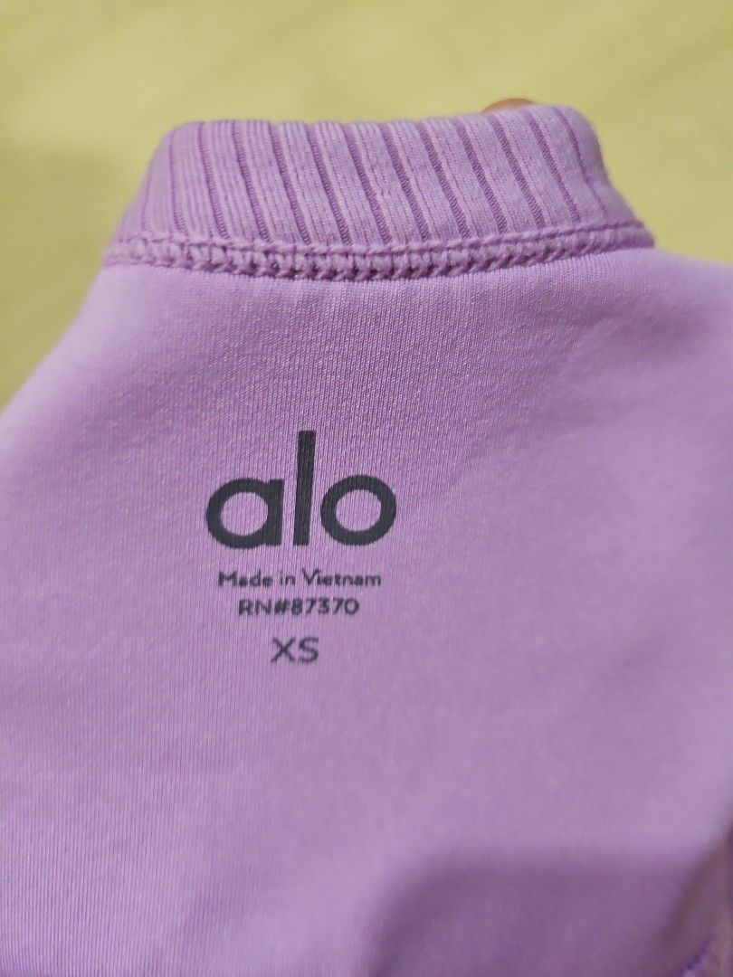 Alo Yoga wellness bra XS (Category: Activewear) located in Singapore. Submitted by missyytt (Listing ID 1363836184, Image 3). Description: Done in a soft, substantial ribbed fabric with removable cups, the Wellness Bra offers support for everything from hot girl walks to heated Pilates. With a scoop neck, wide straps and a rib-grazing hem, you’ll find yourself reaching for this classic look on repeat. I don't really reach out for these. more colo