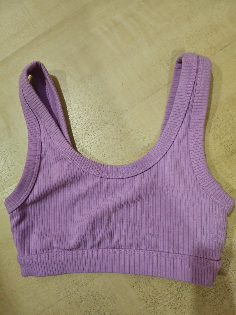 Alo Yoga wellness bra XS (Category: Activewear) located in Singapore. Submitted by missyytt (Listing ID 1363836184, Image 1). Description: Done in a soft, substantial ribbed fabric with removable cups, the Wellness Bra offers support for everything from hot girl walks to heated Pilates. With a scoop neck, wide straps and a rib-grazing hem, you’ll find yourself reaching for this classic look on repeat. I don't really reach out for these. more colo