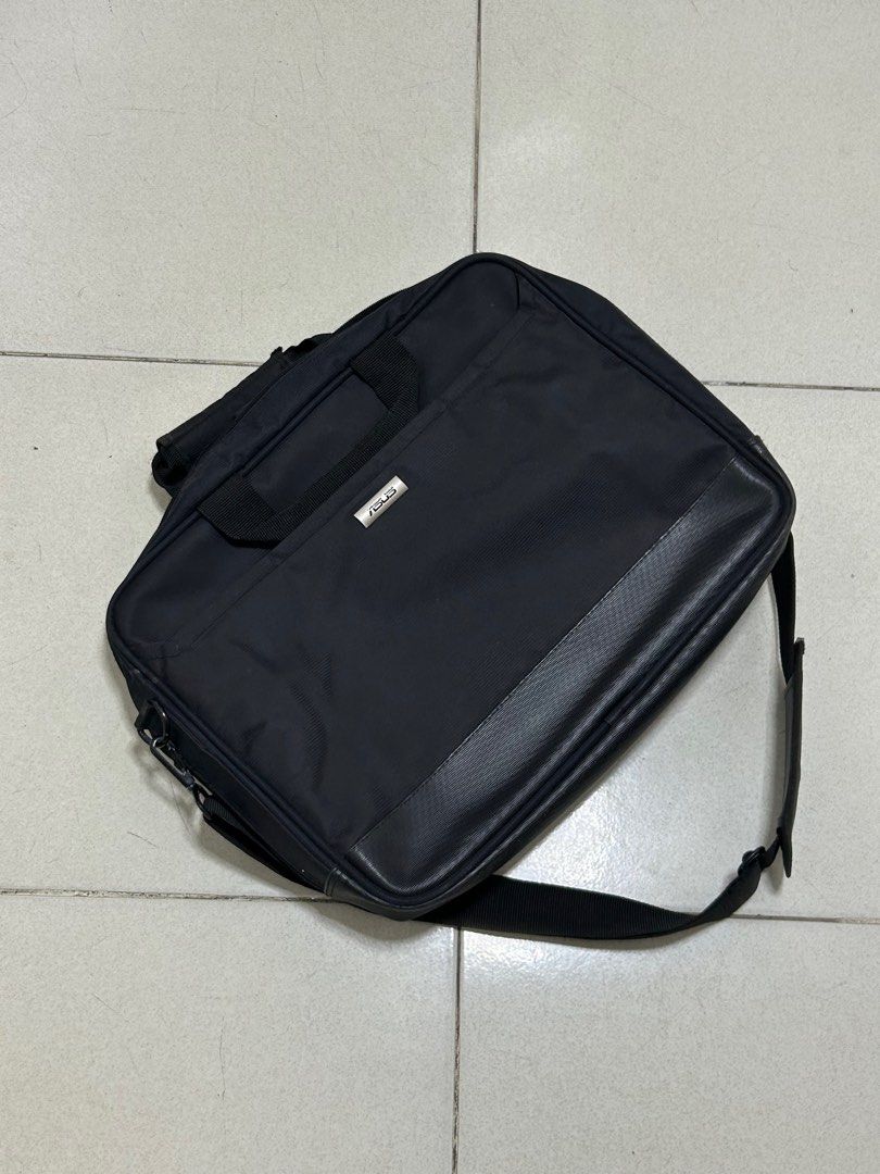 ASUS Laptop Messenger Bag (Category: Laptop Bags & Sleeves) located in Quezon City. Submitted by defsoulcart (Listing ID 1363863214, Image 1). Description: 📍: quezon city, metro manila 💳 : gcash 🚚 : sdd (lalamove & grab), lbc, ggx, j&t 💌 send us a message if interested !.