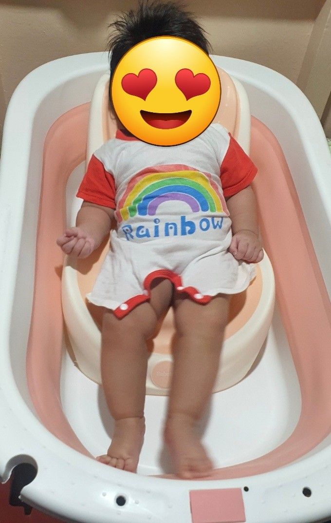 Baby bath chair/support (Category: Bathtub & Bath Accessories) located in Cavite. Submitted by mommyninichie (Listing ID 1363875459, Image 2). Description: used for only 1 month.