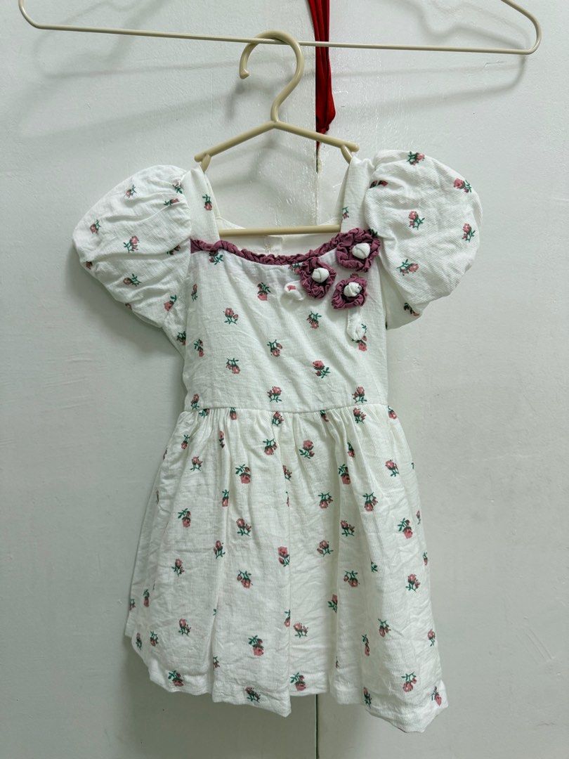 Baby Dress White (Category: Babies & Kids Fashion) located in Makati City. Submitted by koomigal (Listing ID 1363844387, Image 1). Description: 6-12M.