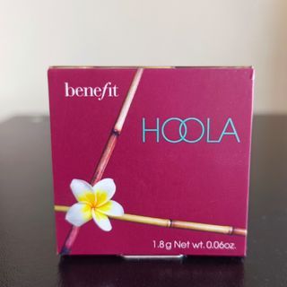 BENEFIT HOOLA