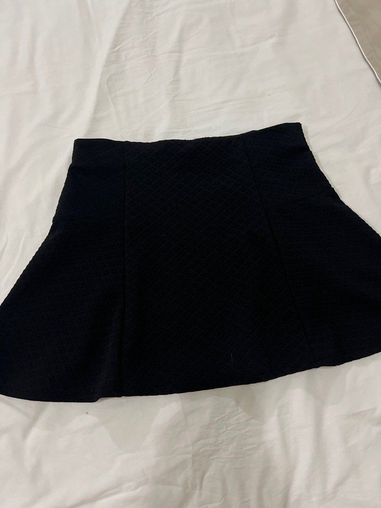 Bershka Mini Skirt Small (Category: Skirts) located in Bulacan. Submitted by __randomthings (Listing ID 1363746236, Image 3). Description: .