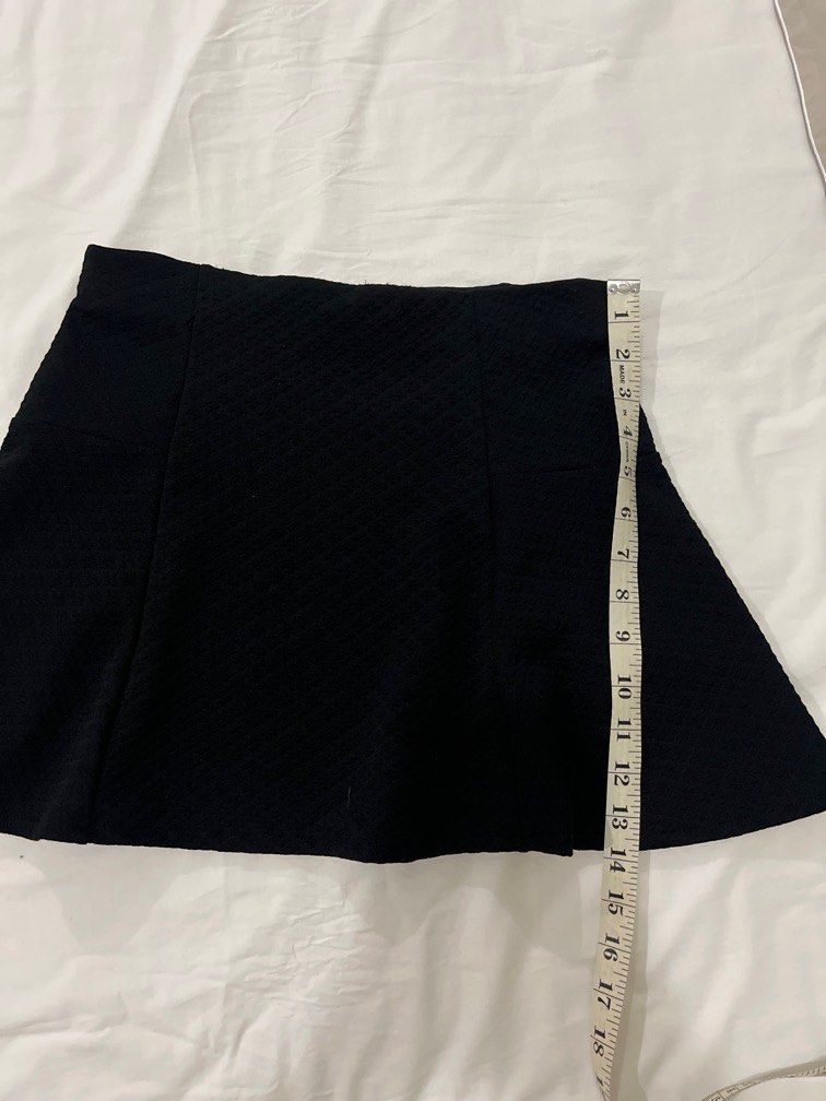 Bershka Mini Skirt Small (Category: Skirts) located in Bulacan. Submitted by __randomthings (Listing ID 1363746236, Image 2). Description: .