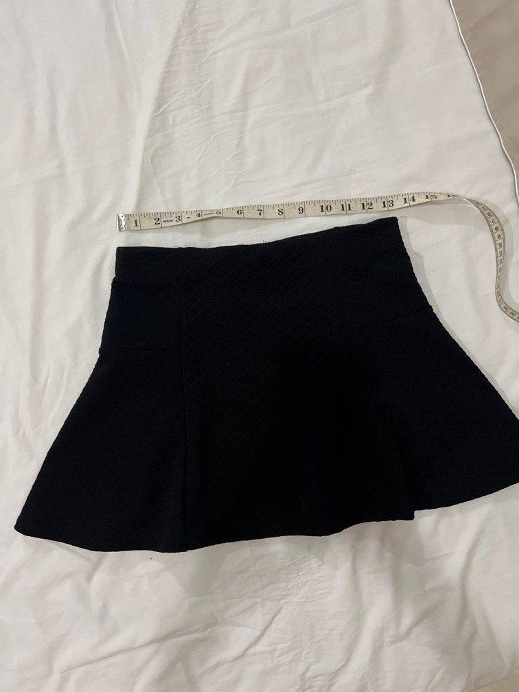 Bershka Mini Skirt Small (Category: Skirts) located in Bulacan. Submitted by __randomthings (Listing ID 1363746236, Image 1). Description: .