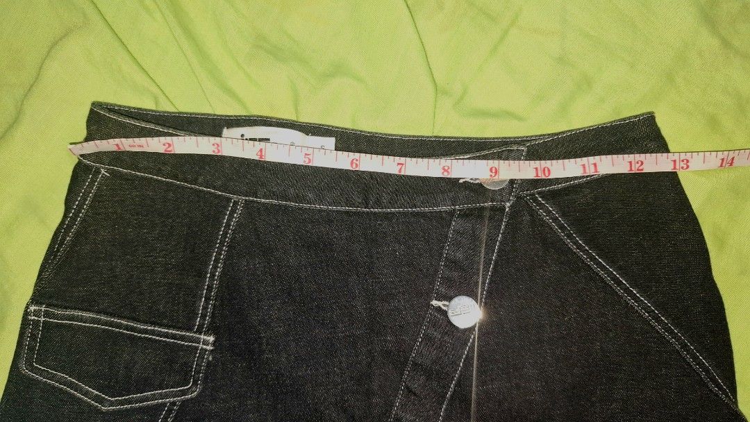 Black Contrast Stitch Mini Skirt (Category: Skirts) located in Quezon City. Submitted by diane.99 (Listing ID 1363812929, Image 3). Description: Rfs: Doesn't fit my waist anymore so cute tho Fits for Size 24-26 waist sizes Dimensions shown on the photos S on tag but also fits XS.