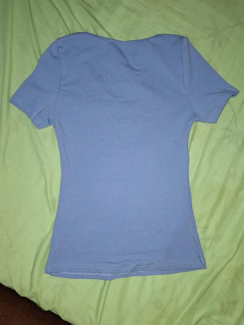 Blue Square Neck Short Sleeve Top (Category: Blouses) located in Quezon City. Submitted by diane.99 (Listing ID 1363836179, Image 2). Description: Used once. Bought for 150 Pesos. Surprisingly, material is not thin for SHEIN quality Rfs: Cute sana kaso I ordered the item too small. Kasya naman kaso I have broad shoulders kasi. Should've gotten a size bigger XS on tag.
