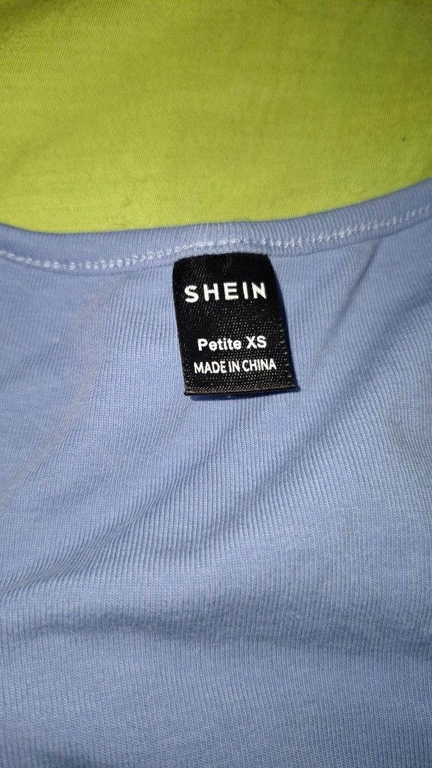 Blue Square Neck Short Sleeve Top (Category: Blouses) located in Quezon City. Submitted by diane.99 (Listing ID 1363836179, Image 3). Description: Used once. Bought for 150 Pesos. Surprisingly, material is not thin for SHEIN quality Rfs: Cute sana kaso I ordered the item too small. Kasya naman kaso I have broad shoulders kasi. Should've gotten a size bigger XS on tag.