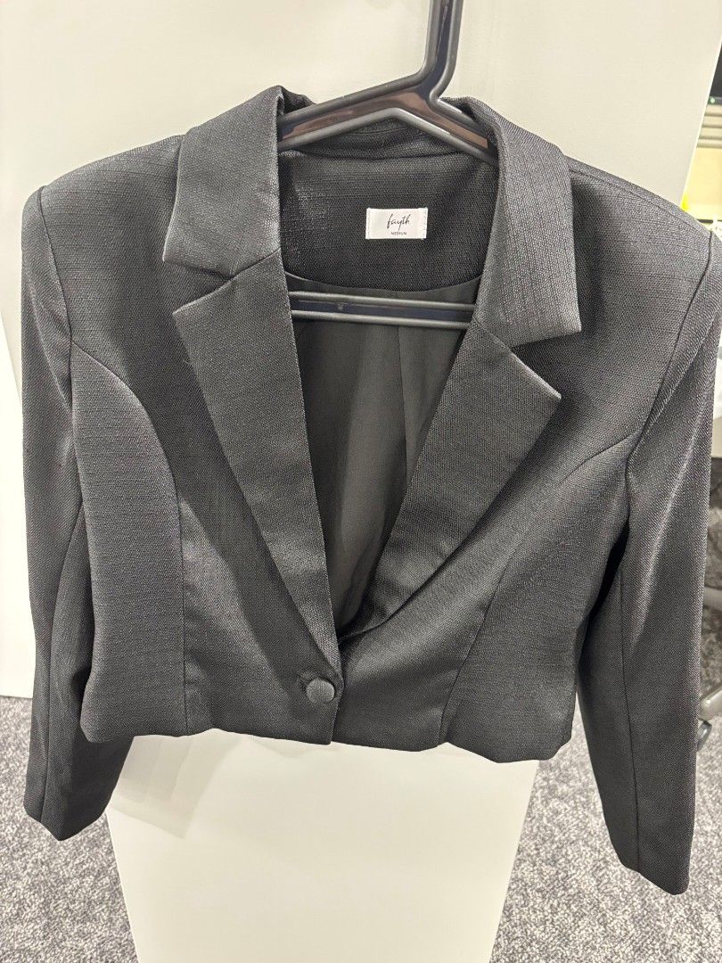 Fayth Lane Cropped Textured Blazer (Category: Coats, Jackets and Outerwear) located in Singapore. Submitted by thecrazymummy (Listing ID 1363841563, Image 1). Description: like new. Bought at full price ($58.90) then just hanging at my office cubicle coz they upped the temperature citing sustainability. Only worn once for like 5mins. No chance to wear so would like to let go of. Structured nice material. Standard Fayth sizing. Sorry for the light