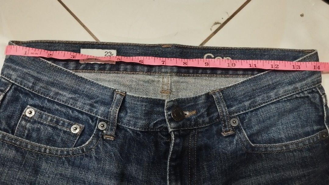 GAP MID-RISE STRAIGHT CUT (Category: Jeans) located in Quezon City. Submitted by melsc (Listing ID 1363844809, Image 3). Description: GAP MID-RISE STRAIGHT CUT Preloved WAIST - 28 INCHES LENGTH- 37 INCHES EUC 🚚Shipping shoulder by the buyer ✨No Return No Exchange✨ 📍Quezon City.