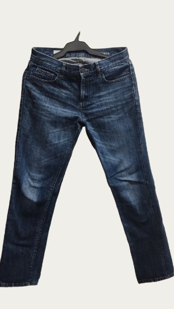 GAP MID-RISE STRAIGHT CUT (Category: Jeans) located in Quezon City. Submitted by melsc (Listing ID 1363844809, Image 1). Description: GAP MID-RISE STRAIGHT CUT Preloved WAIST - 28 INCHES LENGTH- 37 INCHES EUC 🚚Shipping shoulder by the buyer ✨No Return No Exchange✨ 📍Quezon City.