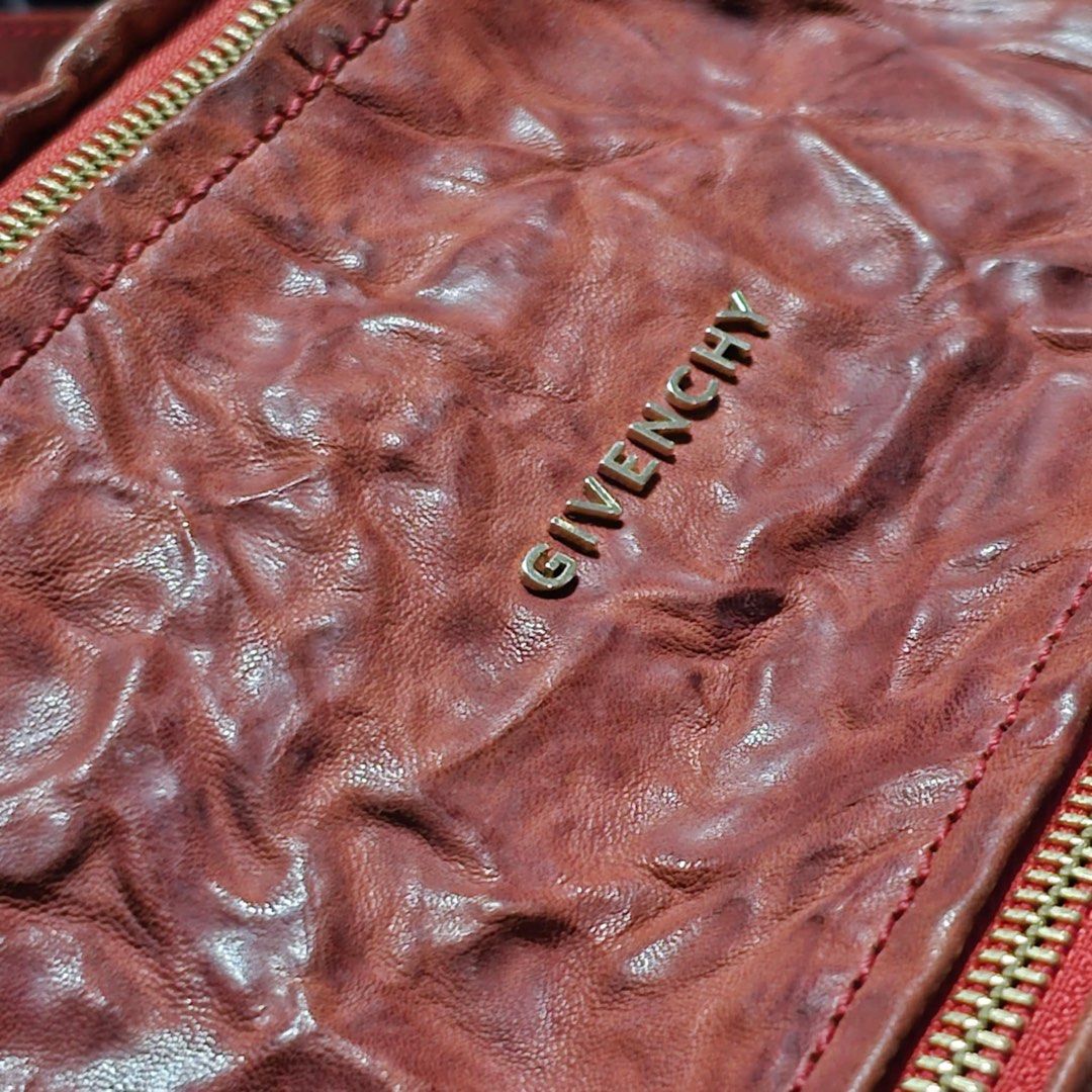 Givency mini pandora (Category: Luxury Bags & Wallets) located in Manila. Submitted by mahaechn (Listing ID 1363822150, Image 2). Description: ✨ PRELOVED ALERT ✨ Selling my Givenchy Mini Pandora for only ₱25,000!! Authentic and still super chic — used with some flaws, priced accordingly! Perfect for: • That edgy designer look with everyday practicality • Street-style fashion girlies • A luxe bag that carries just enough Reason for Selling: Part o