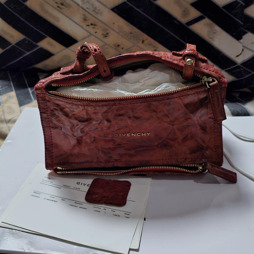 Givency mini pandora (Category: Luxury Bags & Wallets) located in Manila. Submitted by mahaechn (Listing ID 1363822150, Image 1). Description: ✨ PRELOVED ALERT ✨ Selling my Givenchy Mini Pandora for only ₱25,000!! Authentic and still super chic — used with some flaws, priced accordingly! Perfect for: • That edgy designer look with everyday practicality • Street-style fashion girlies • A luxe bag that carries just enough Reason for Selling: Part o