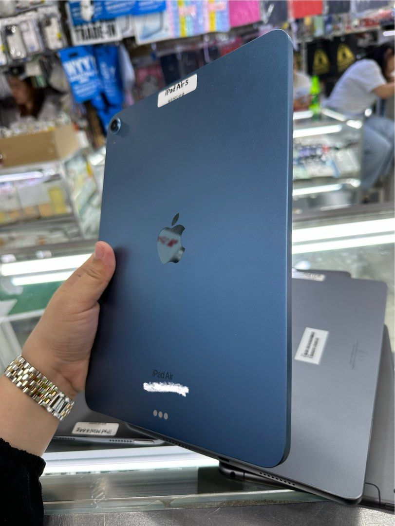 Ipad Air 5 64gb Wifi No issue (Category: iPad) located in San Juan City. Submitted by javedsgadgetshop (Listing ID 1363830576, Image 2). Description: INSTALLMENT OPTIONS : SPAY LATER / GGIVES / CREDIT CARD! WE BUY AND SELL SO PWEDE MAGBINTA OR SWAP ! Quick Specs : Ipad Air 5 •64gb •NTC Variant •Good batt health •Wifi only •95% Smoothness •No hidden issue | No Repaired •100% Authentic | Not Refurbished •w/ Box Charger & store warranty ❣️ - serial 
