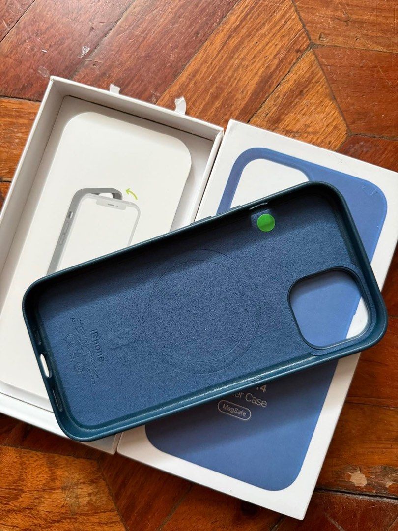 iPhone 14 Leather Case [MAGSAFE] (Category: Cases & Sleeves) located in Manila. Submitted by mercedgret74092 (Listing ID 1363783347, Image 2). Description: Pm me.