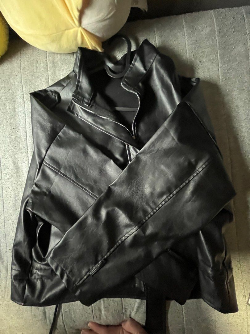 Jacket (Category: Coats, Jackets and Outerwear) located in Singapore. Submitted by jake_j (Listing ID 1363825079, Image 3). Description: bought it at orchard at one of their booths they opened up but worn it once only and realised it didn’t really fit my style , rare to get this too because it always gets sold out at booths paid price:$104 SGD.
