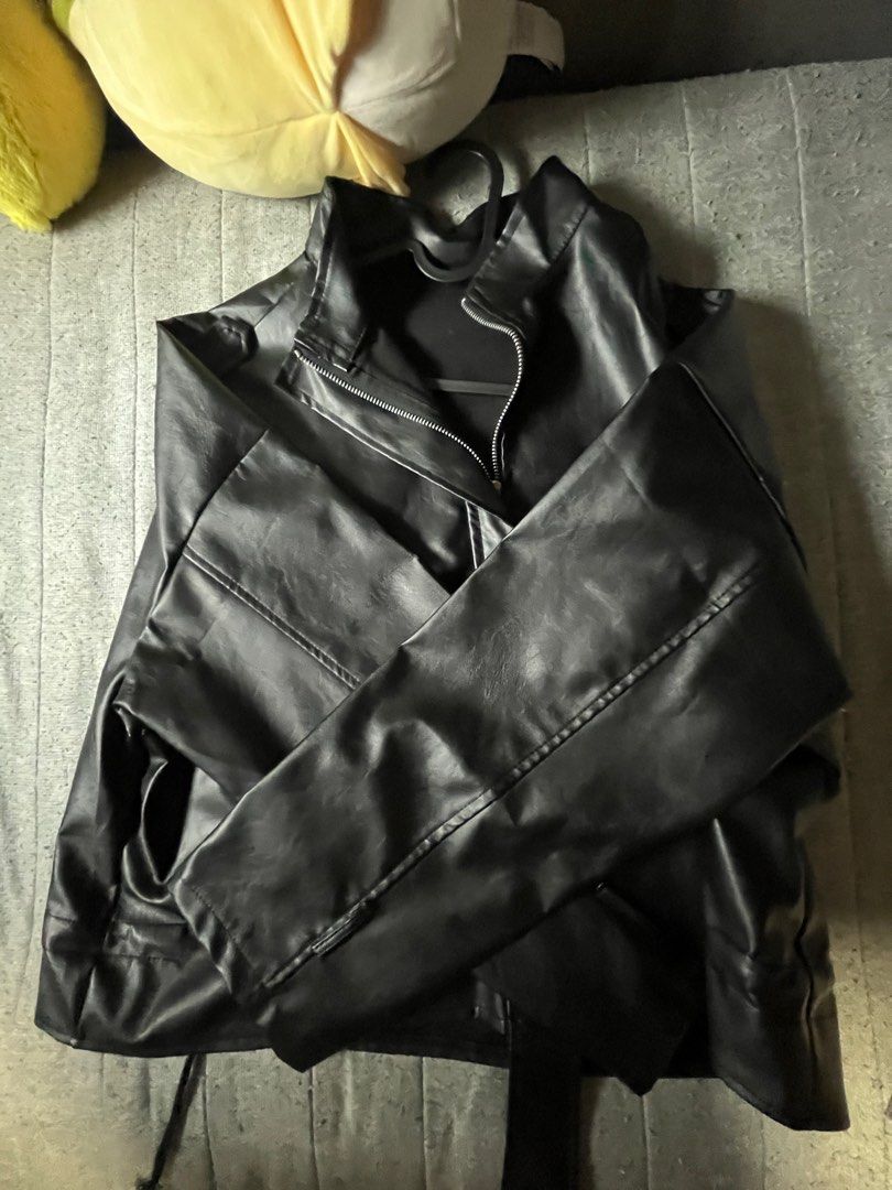 Jacket (Category: Coats, Jackets and Outerwear) located in Singapore. Submitted by jake_j (Listing ID 1363825079, Image 4). Description: bought it at orchard at one of their booths they opened up but worn it once only and realised it didn’t really fit my style , rare to get this too because it always gets sold out at booths paid price:$104 SGD.