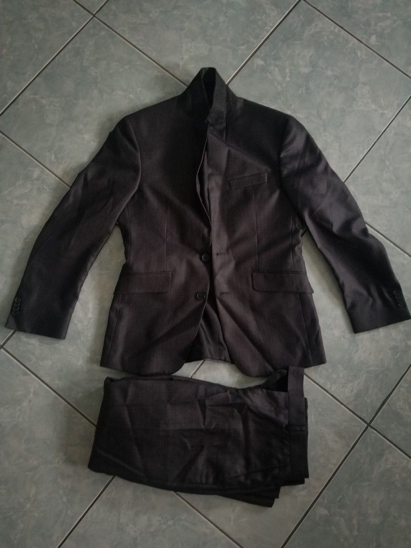 Kenneth Cole Reaction suit and pants set (Category: Coats, Jackets and Outerwear) located in Iloilo. Submitted by haruki90 (Listing ID 1363795010, Image 1). Description: used once no issue suit and pants set for men size 36S 29W negotiable.